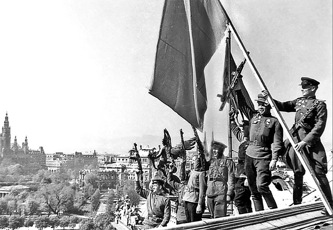 Флаг победы 9 мая 1945 года фото